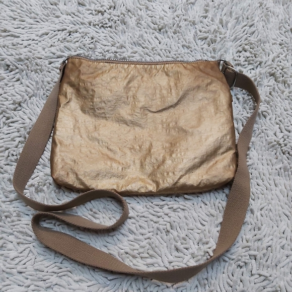 Kipling metallic Alvar cross body bag - Picture 2 of 12